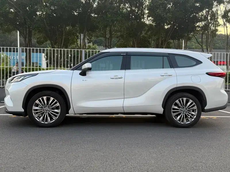 2024 Toyota Highlander Hybrid 2.5L AWD Luxury 7-Seater — миниатюра 4