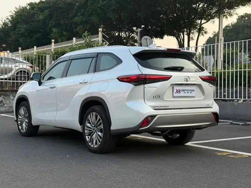 2024 Toyota Highlander Hybrid 2.5L AWD Luxury 7-Seater — миниатюра 5