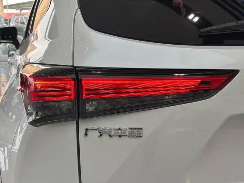 2022 Toyota Highlander Hybrid 2.5L AWD Supreme Edition 7-Seater — миниатюра 9