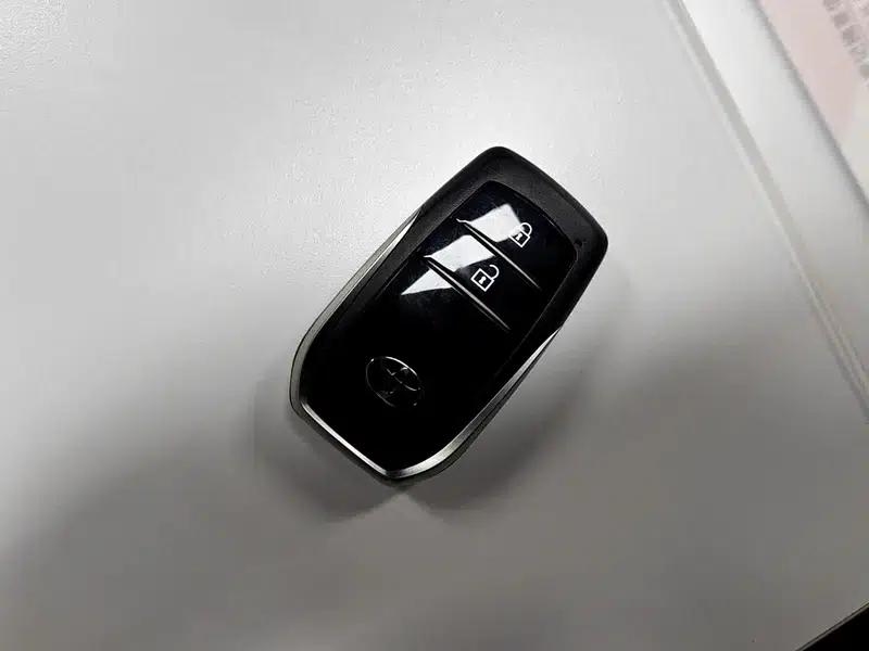 2024 Toyota Highlander Hybrid 2.5L 2WD Elite Edition 5-seater — миниатюра 11