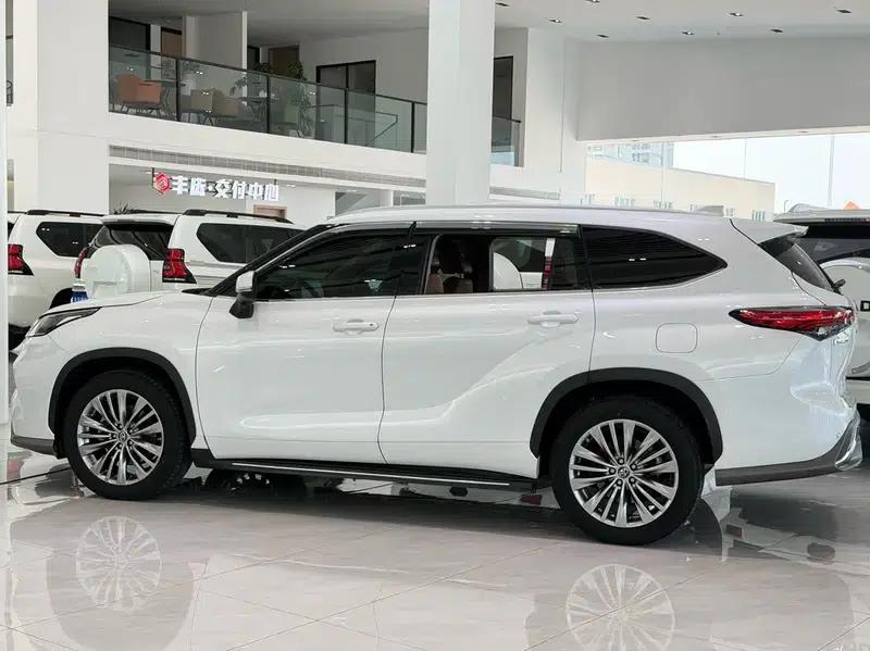 2022 Toyota Highlander 380T AWD Premium 7-seater — миниатюра 4