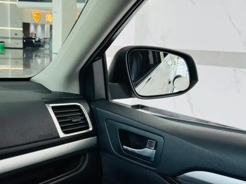 2017 Highlander 2.0T AWD Luxury 7-seater — миниатюра 11