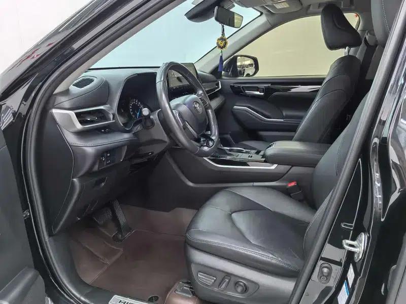 2022 Toyota Highlander Hybrid 2.5L AWD Premium 7-Seater — миниатюра 8