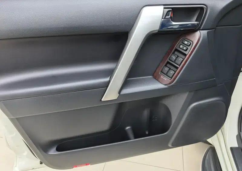 2016 Prado 3.5L Automatic TX-L — миниатюра 17