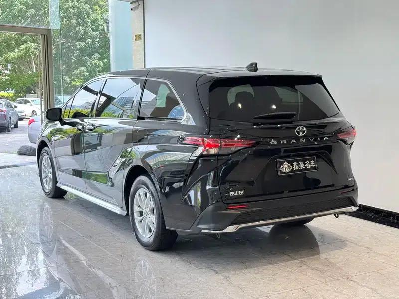 2024 Grevia Intelligent Hybrid Dual Engine 2.5L Two-Wheel Drive Comfort Edition — миниатюра 3
