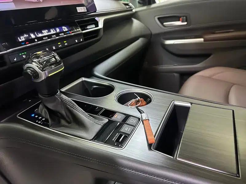 2026 Grevia Intelligent Hybrid Dual Engine 2.5L AWD Premium MAX Edition — миниатюра 11