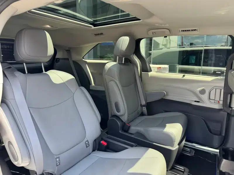2024 Grevia Intelligent Hybrid Dual Engine 2.5L Two-Wheel Drive Comfort Edition — миниатюра 14