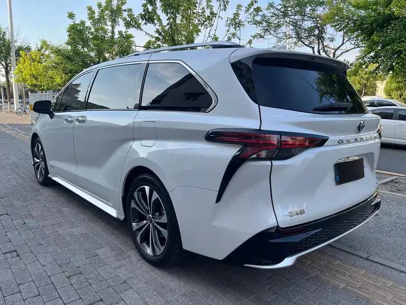 2023 Grevia Intelligent Hybrid Dual Engine 2.5L Premium PLUS — миниатюра 3