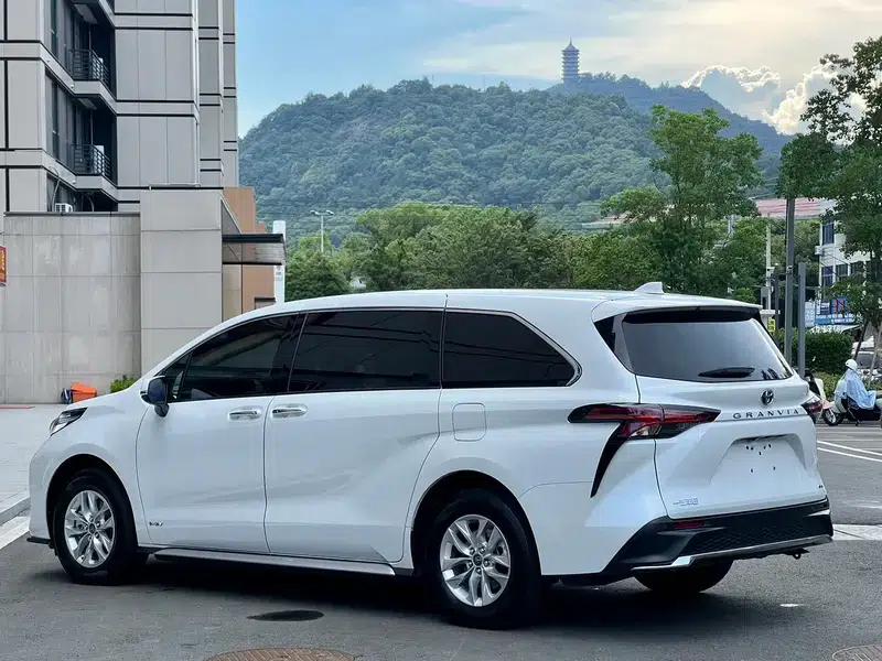 2024 Grevia Intelligent Hybrid Dual Engine 2.5L Two-Wheel Drive Comfort Edition — миниатюра 5