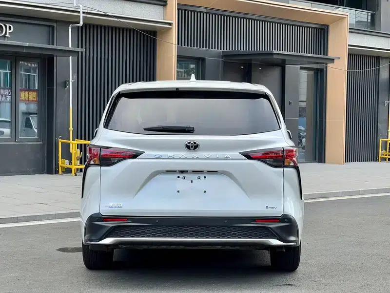 2024 Grevia Intelligent Hybrid Dual Engine 2.5L Two-Wheel Drive Comfort Edition — миниатюра 6