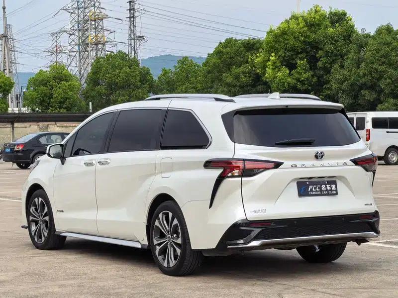 2023 Grevia Intelligent Hybrid Dual Engine 2.5L Premium PLUS — миниатюра 3