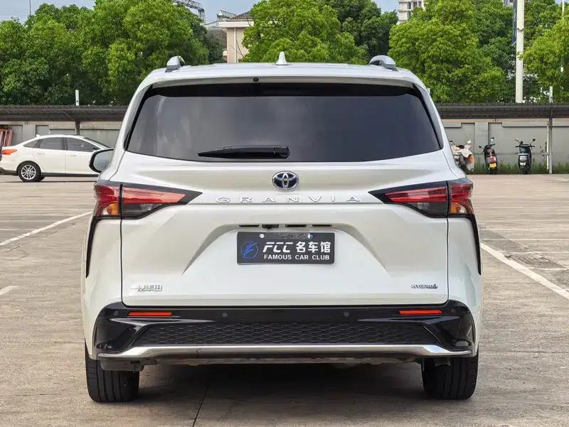 2023 Grevia Intelligent Hybrid Dual Engine 2.5L Premium PLUS — миниатюра 4
