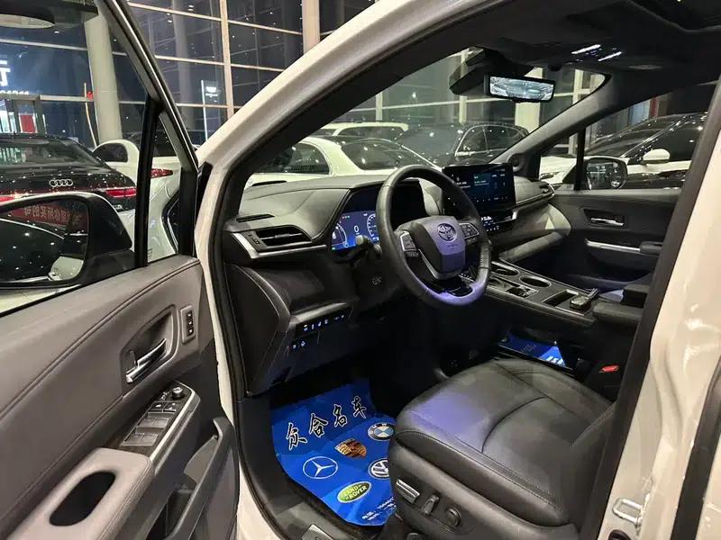 2022 Grevia 2.5L Hybrid Flagship Edition — миниатюра 19