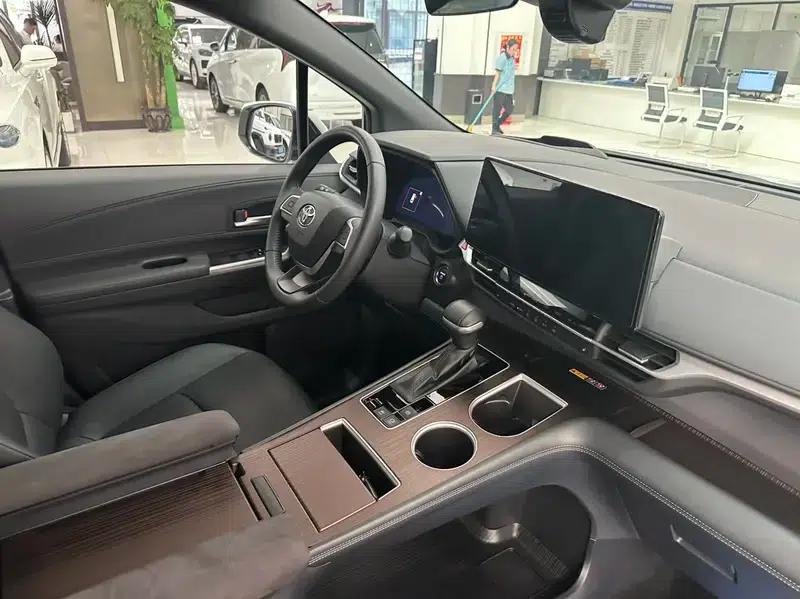2024 Grevia Intelligent Hybrid Dual Engine 2.5L AWD Premium PLUS Edition — миниатюра 14