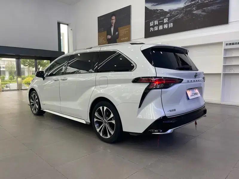 2023 Grevia Intelligent Hybrid Dual Engine 2.5L Premium PLUS — миниатюра 4