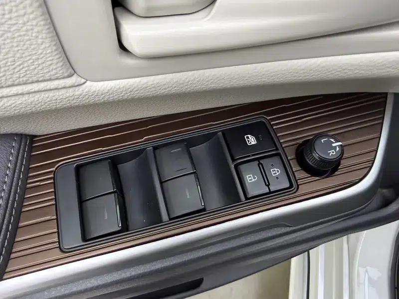 2023 Grevia Intelligent Hybrid Dual Engine 2.5L Comfort Edition — миниатюра 17