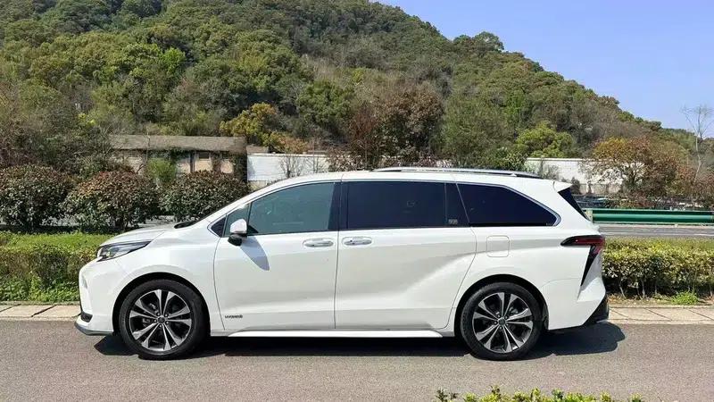 2023 Grevia Intelligent Hybrid Dual Engine 2.5L Premium PLUS — миниатюра 3
