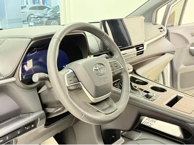 2024 Grevia Intelligent Hybrid Dual Engine 2.5L AWD Premium PLUS Edition — миниатюра 24