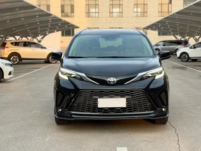 2022 Grevia 2.5L Hybrid Premium Edition — миниатюра 2