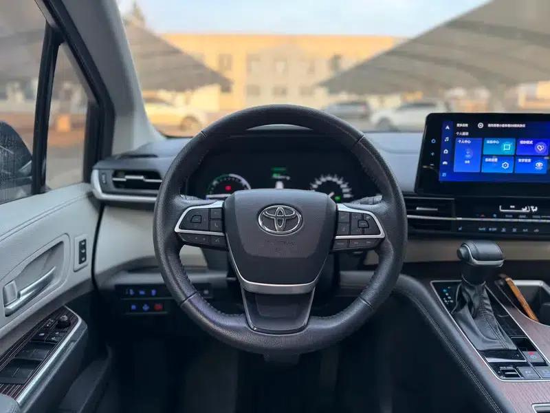 2022 Grevia 2.5L Hybrid Premium Edition — миниатюра 11