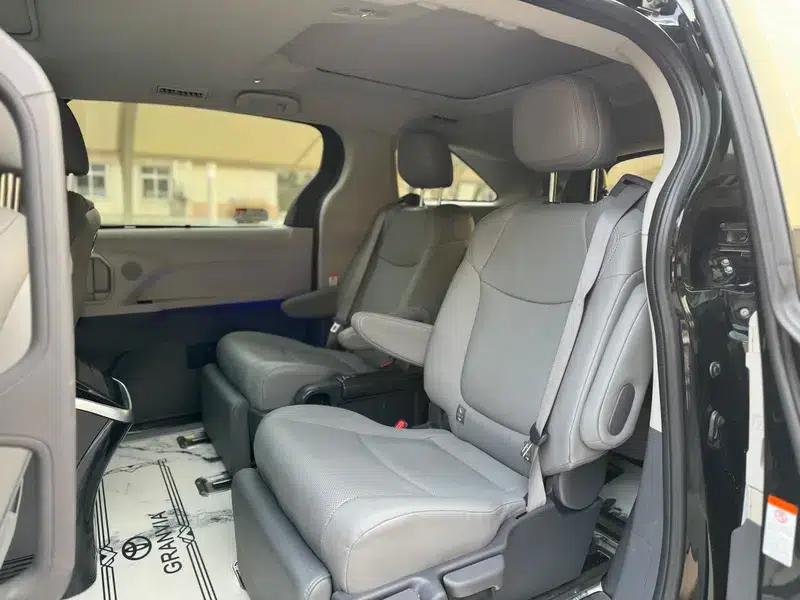 2022 Grevia 2.5L Hybrid Premium Edition — миниатюра 13