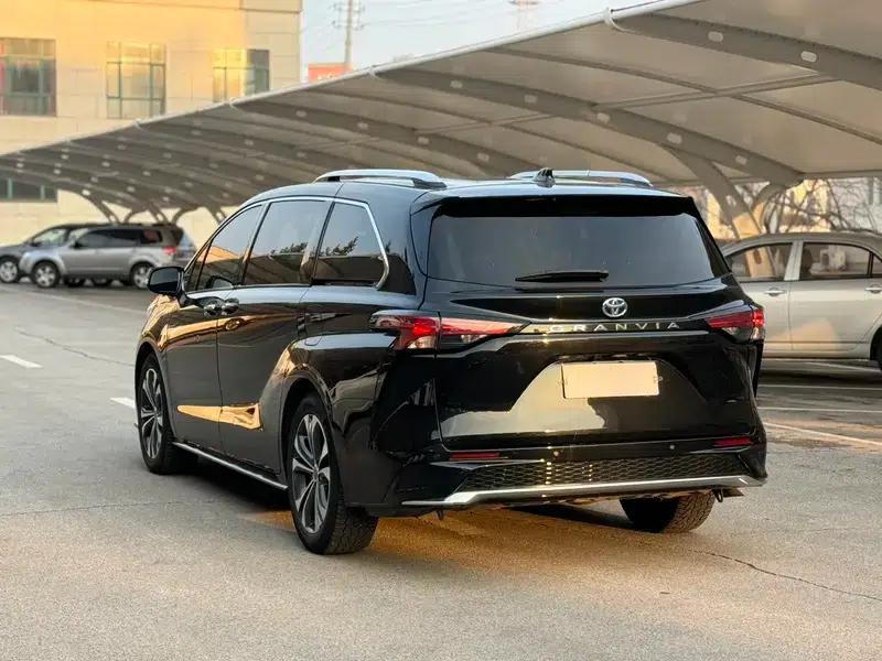 2022 Grevia 2.5L Hybrid Premium Edition — миниатюра 4