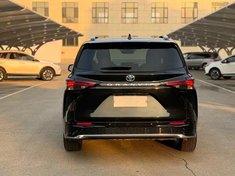 2022 Grevia 2.5L Hybrid Premium Edition — миниатюра 5