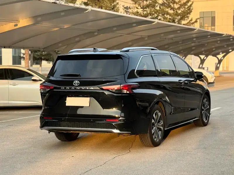 2022 Grevia 2.5L Hybrid Premium Edition — миниатюра 6