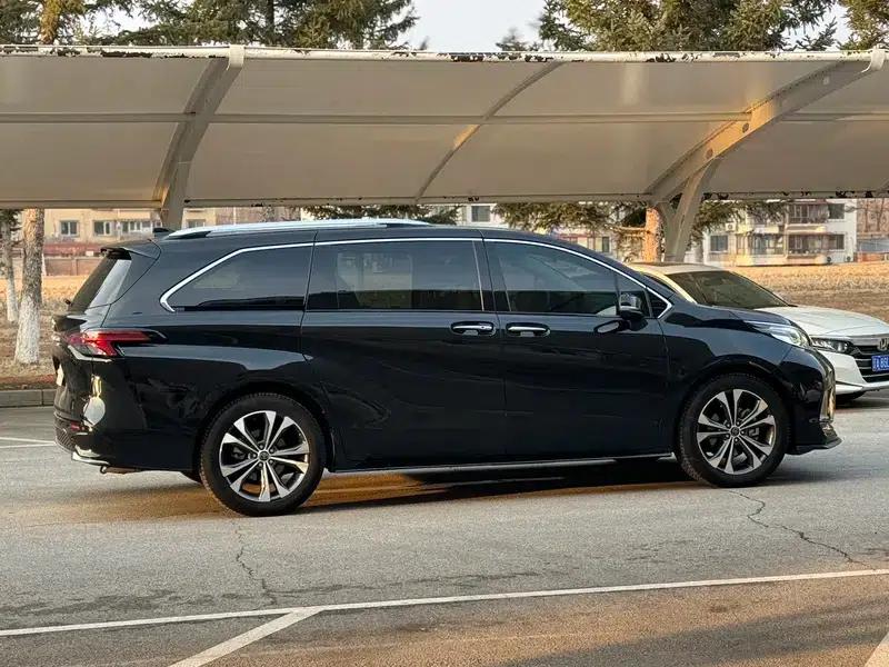 2022 Grevia 2.5L Hybrid Premium Edition — миниатюра 7