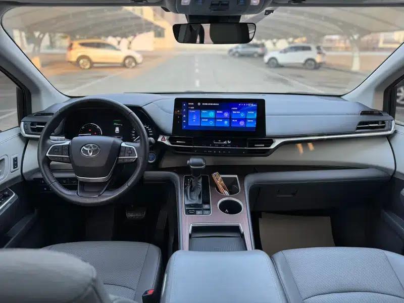 2022 Grevia 2.5L Hybrid Premium Edition — миниатюра 10