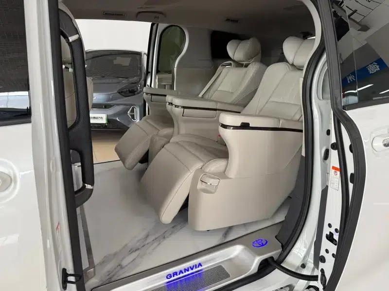 2024 Grevia Intelligent Hybrid Dual Engine 2.5L Two-Wheel Drive Comfort Edition — миниатюра 8