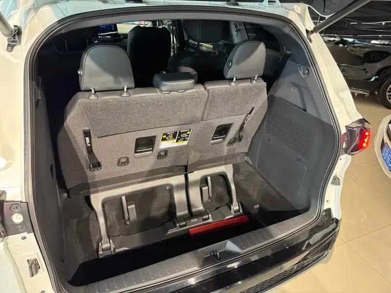 2023 Grevia Intelligent Hybrid Dual Engine 2.5L Flagship VIP — миниатюра 35