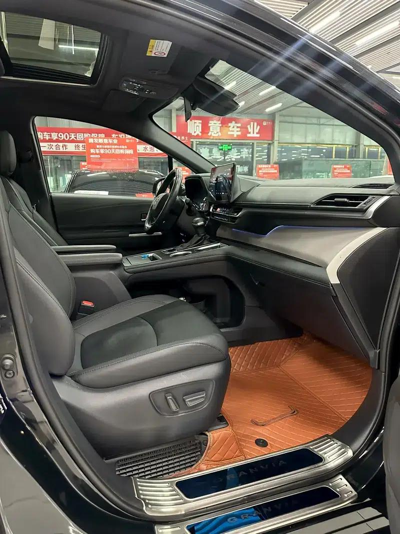 2022 Grevia 2.5L Hybrid Premium Edition — миниатюра 5