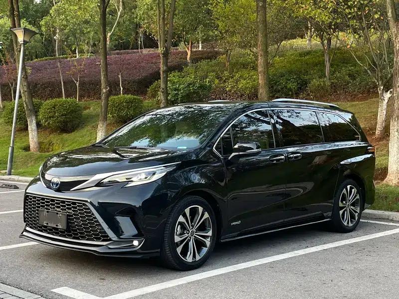 2022 Grevia 2.5L Hybrid Premium Edition — миниатюра 1