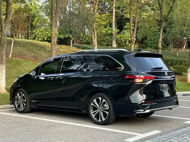 2022 Grevia 2.5L Hybrid Premium Edition — миниатюра 15