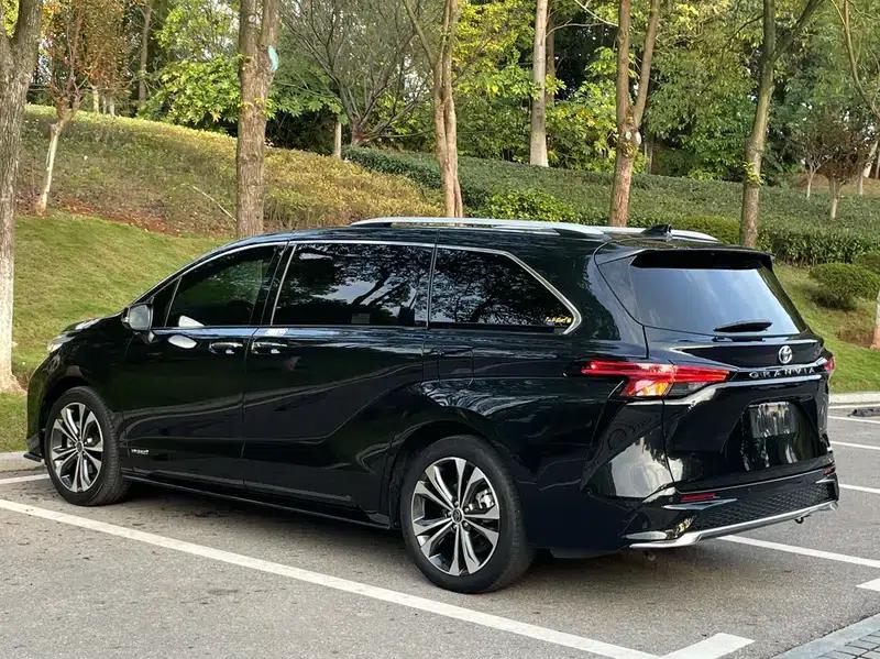 2022 Grevia 2.5L Hybrid Premium Edition — миниатюра 16