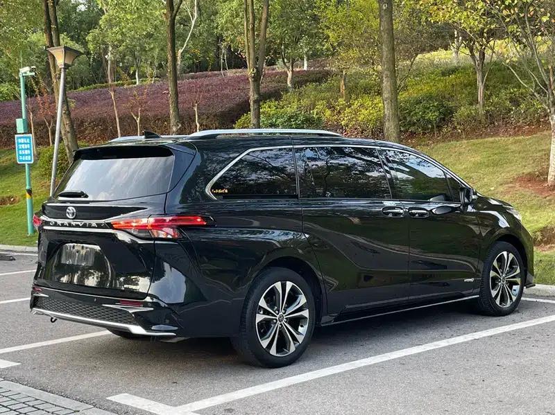 2022 Grevia 2.5L Hybrid Premium Edition — миниатюра 17