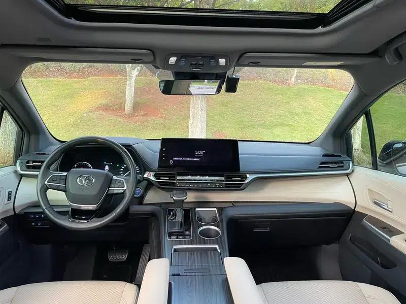 2022 Grevia 2.5L Hybrid Premium Edition — миниатюра 20
