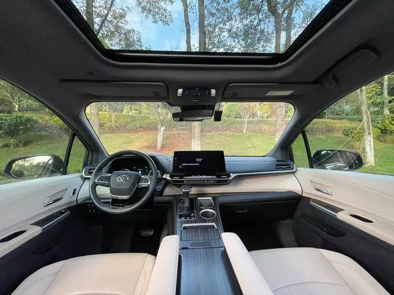 2022 Grevia 2.5L Hybrid Premium Edition — миниатюра 22