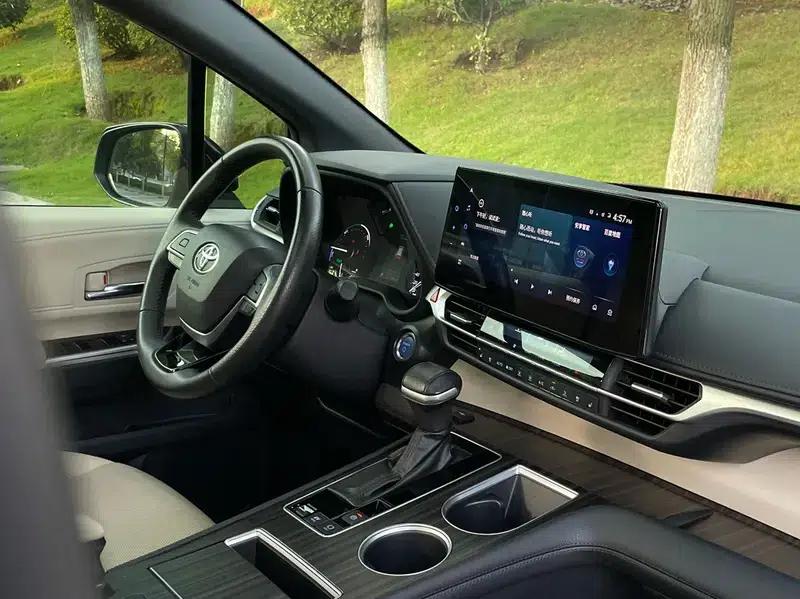 2022 Grevia 2.5L Hybrid Premium Edition — миниатюра 23