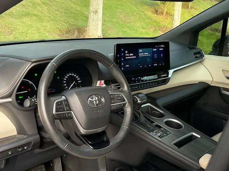 2022 Grevia 2.5L Hybrid Premium Edition — миниатюра 24