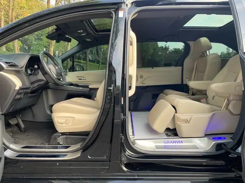 2022 Grevia 2.5L Hybrid Premium Edition — миниатюра 28