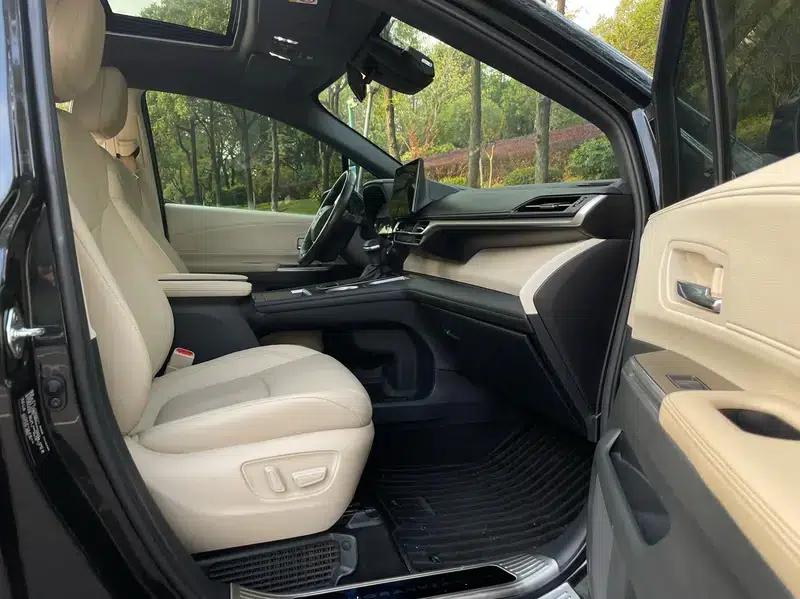 2022 Grevia 2.5L Hybrid Premium Edition — миниатюра 29