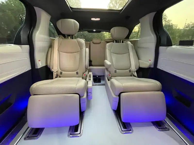 2022 Grevia 2.5L Hybrid Premium Edition — миниатюра 31