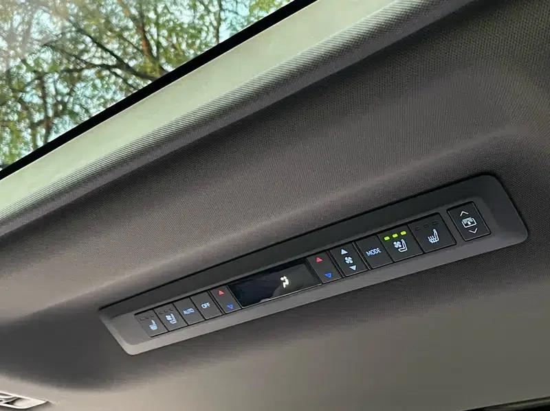 2022 Grevia 2.5L Hybrid Premium Edition — миниатюра 9
