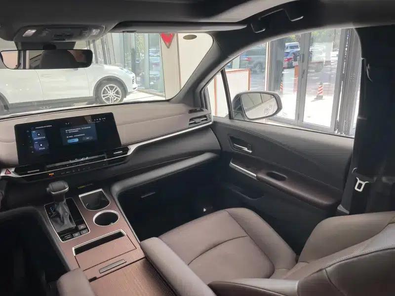 2024 Grevia Intelligent Hybrid Dual Engine 2.5L AWD Premium PLUS Edition — миниатюра 37