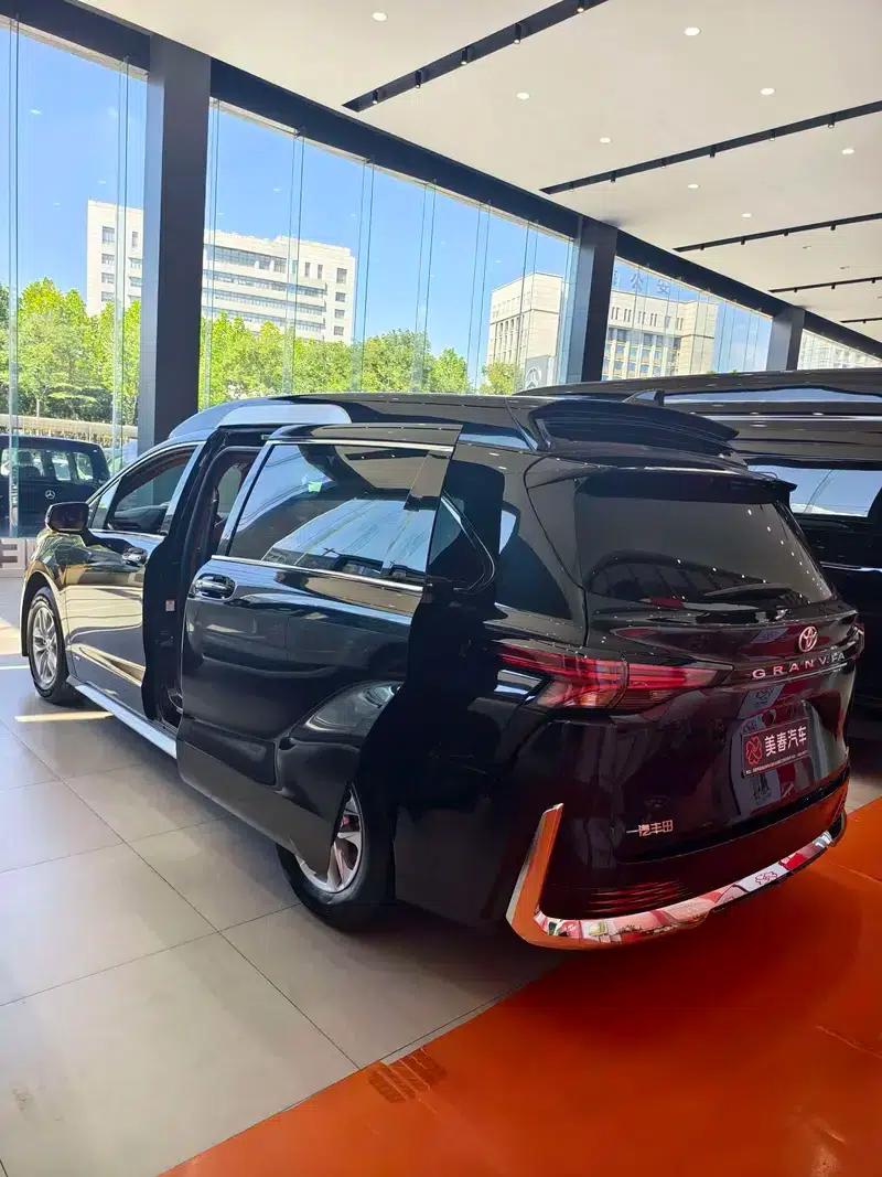 2024 Grevia Intelligent Hybrid Dual Engine 2.5L Two-Wheel Drive Comfort Edition — миниатюра 2