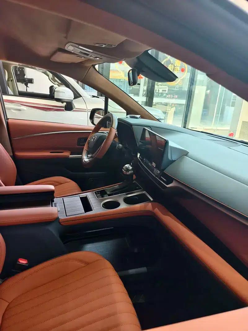 2024 Grevia Intelligent Hybrid Dual Engine 2.5L Two-Wheel Drive Comfort Edition — миниатюра 4