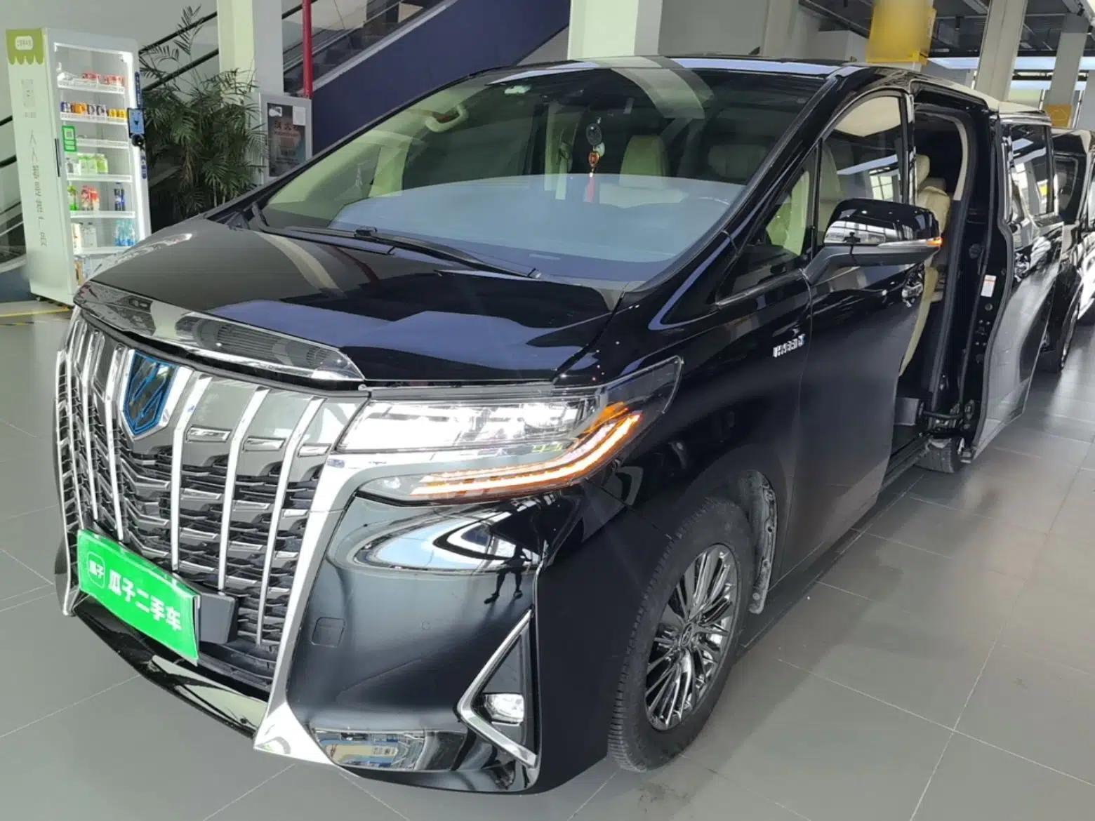 Toyota Alphard 2019 Dual-Engine 2.5L Luxury Edition — миниатюра 1