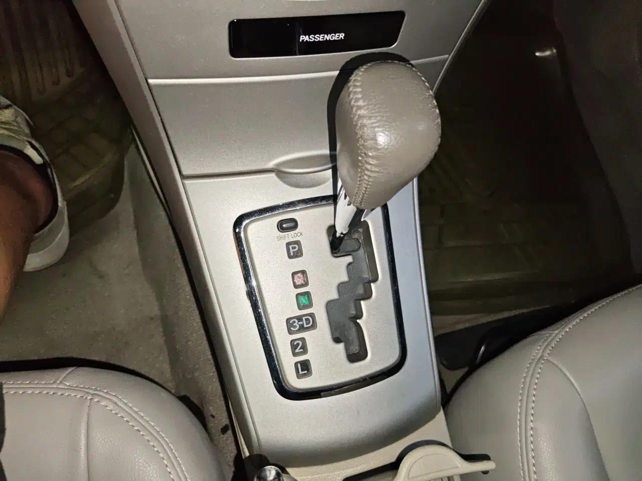 Toyota Corolla 2008 1.8L Automatic GL-i Sunroof Special Edition — миниатюра 14
